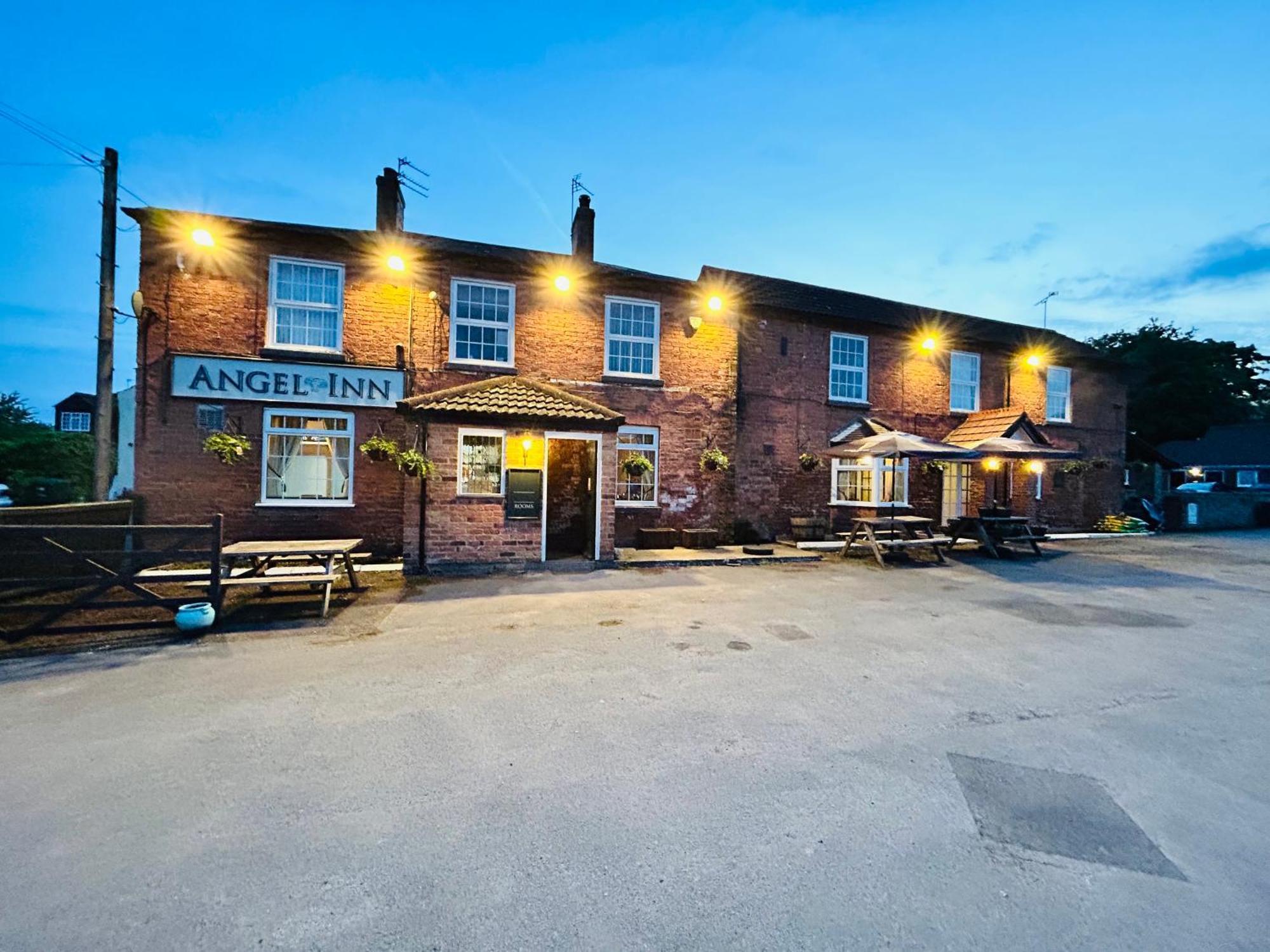 Angel Inn Misson Экстерьер фото
