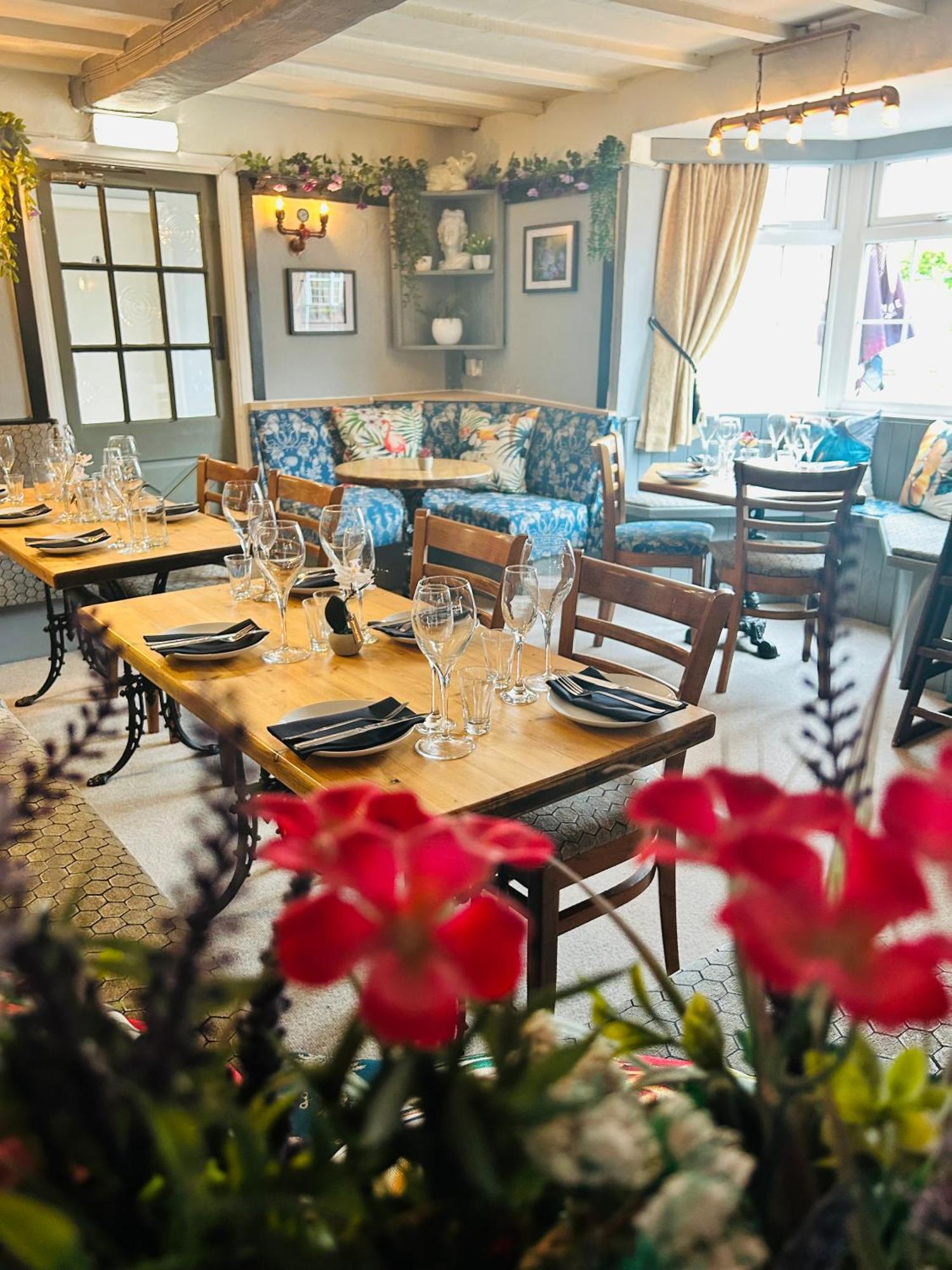 Angel Inn Misson Экстерьер фото