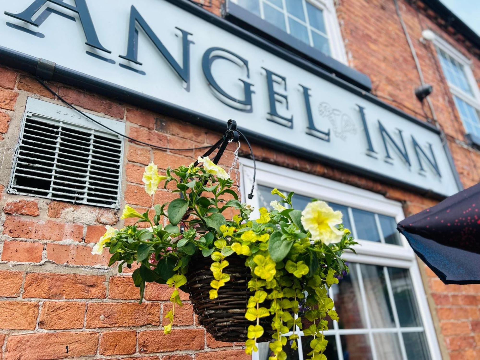 Angel Inn Misson Экстерьер фото